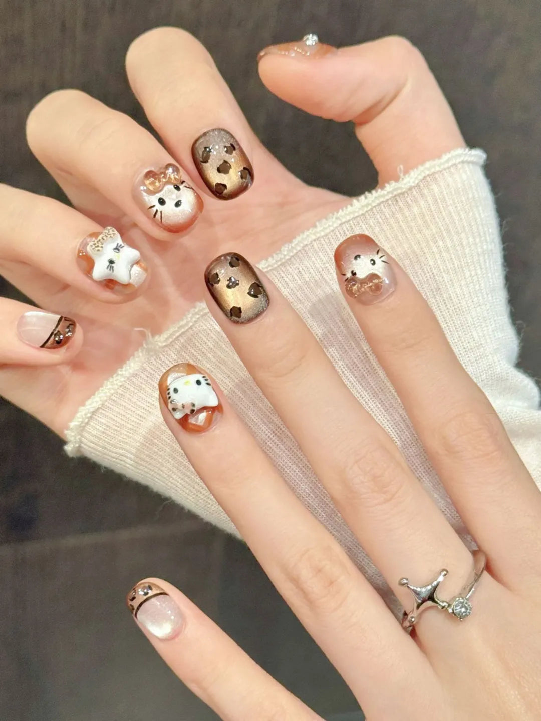KITTY BROWN NAIL