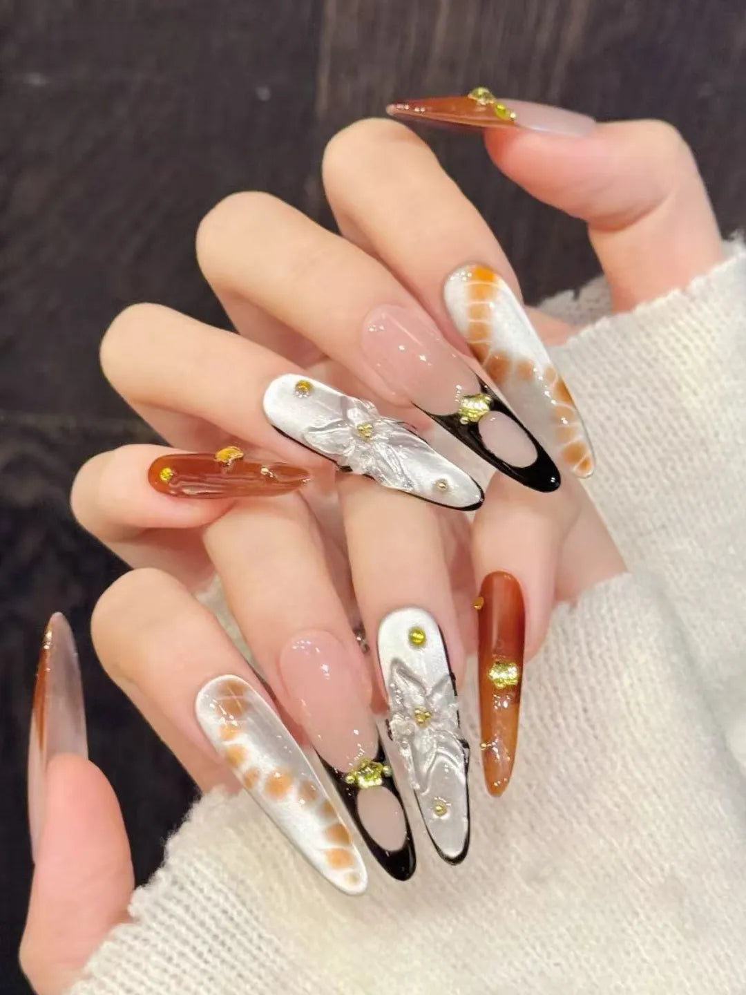 SILVER WHITE CARVING