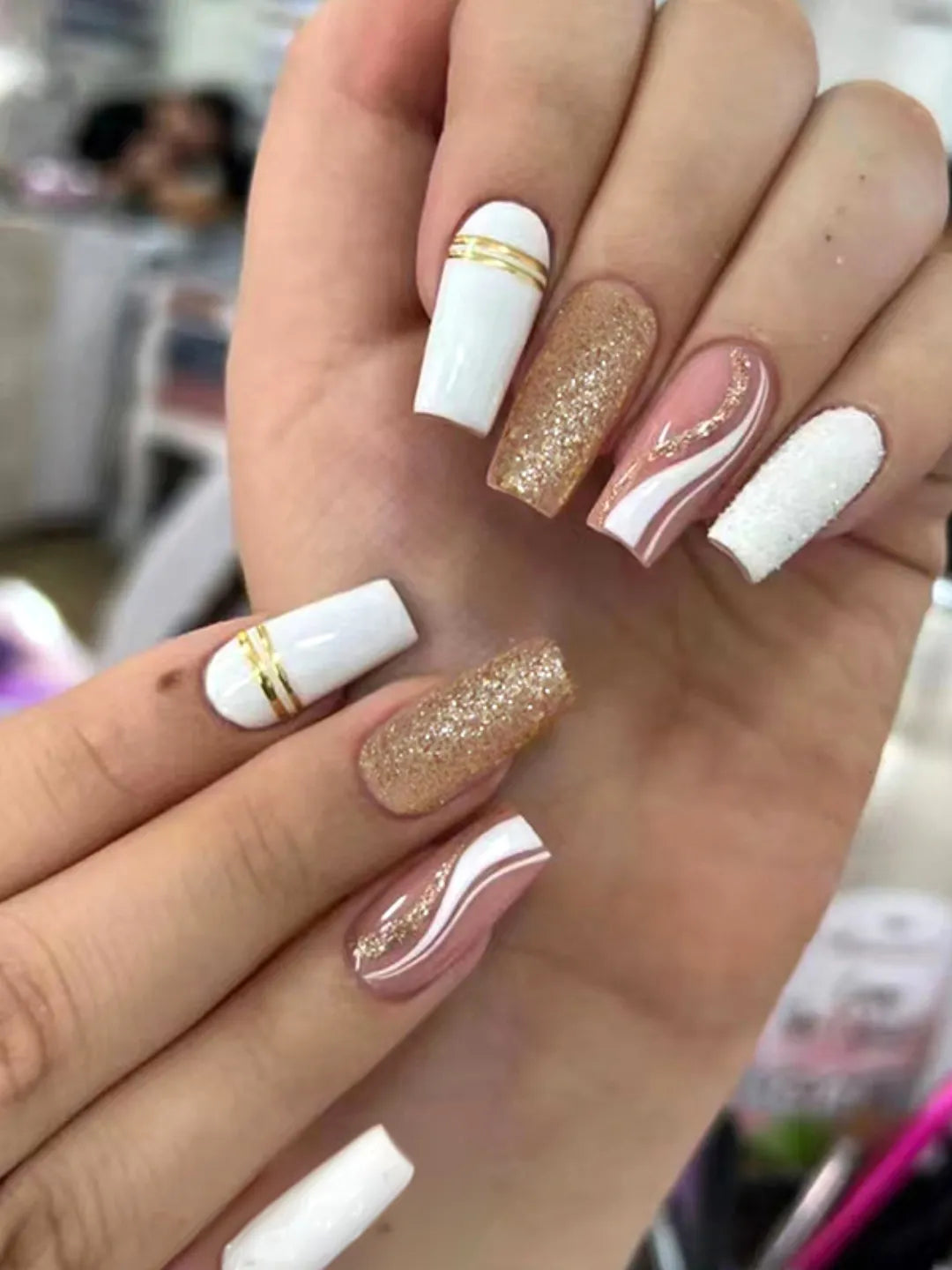 CHIC SWIRL MANI